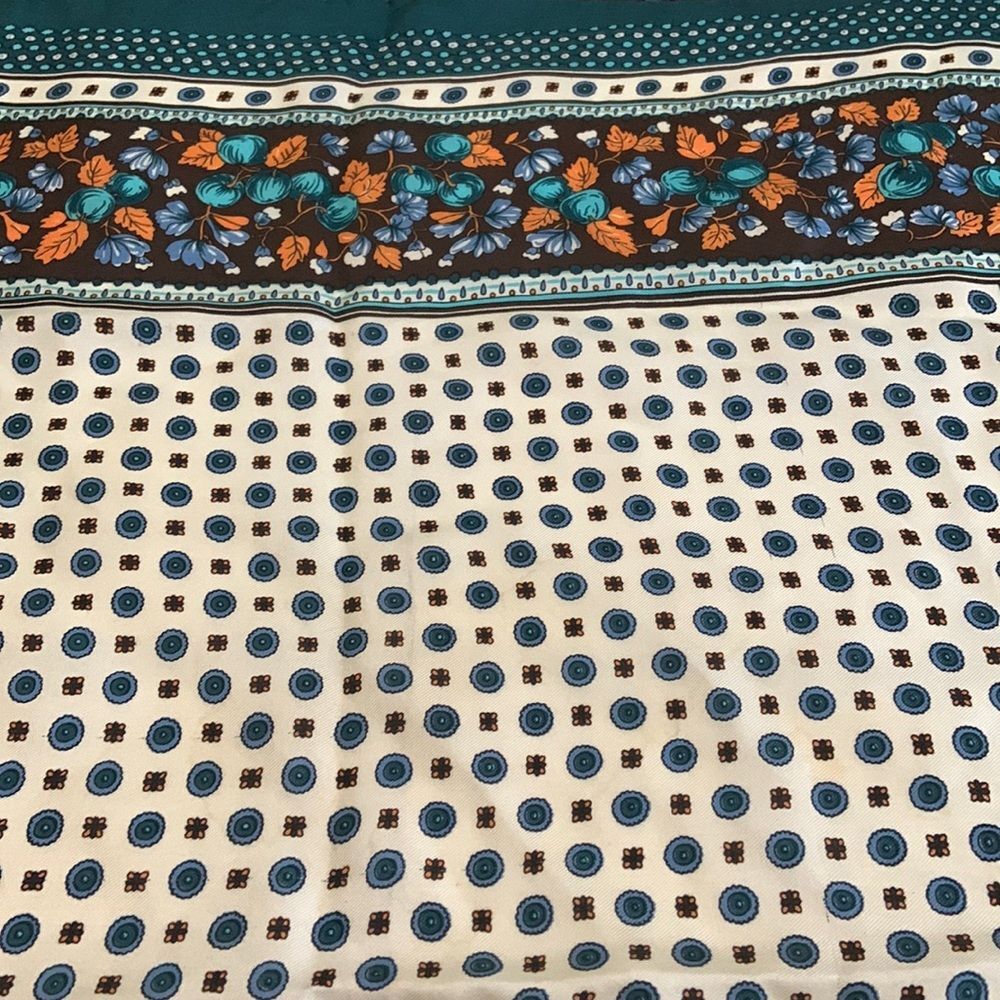 Echo scarf beautiful pattern square lightweight